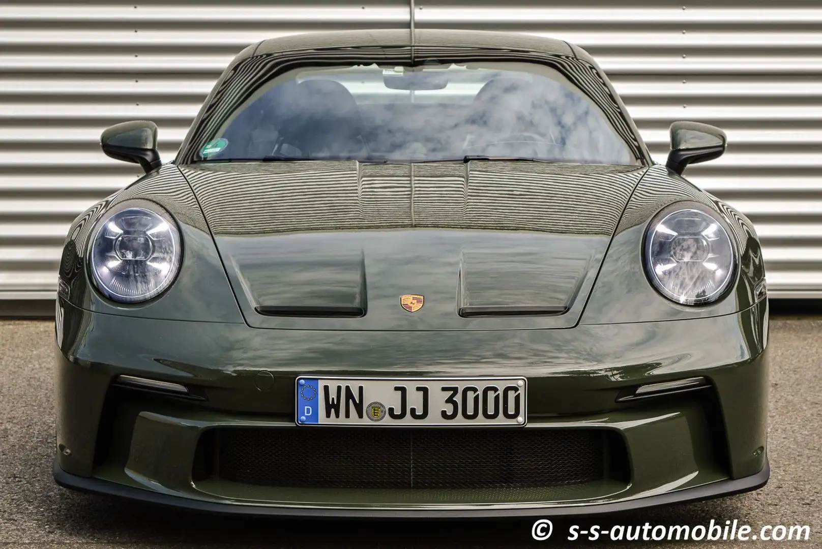 Porsche 992 GT3 Touring PDK PCCB PTS Blackolive Pepita Grün - 2