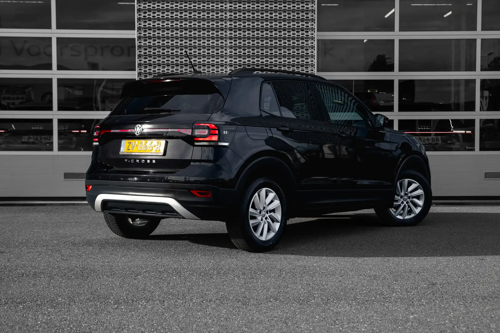 Volkswagen T-Cross 1.0 TSI Life | Apple Carplay | Airco | PDC | Zwart - 2