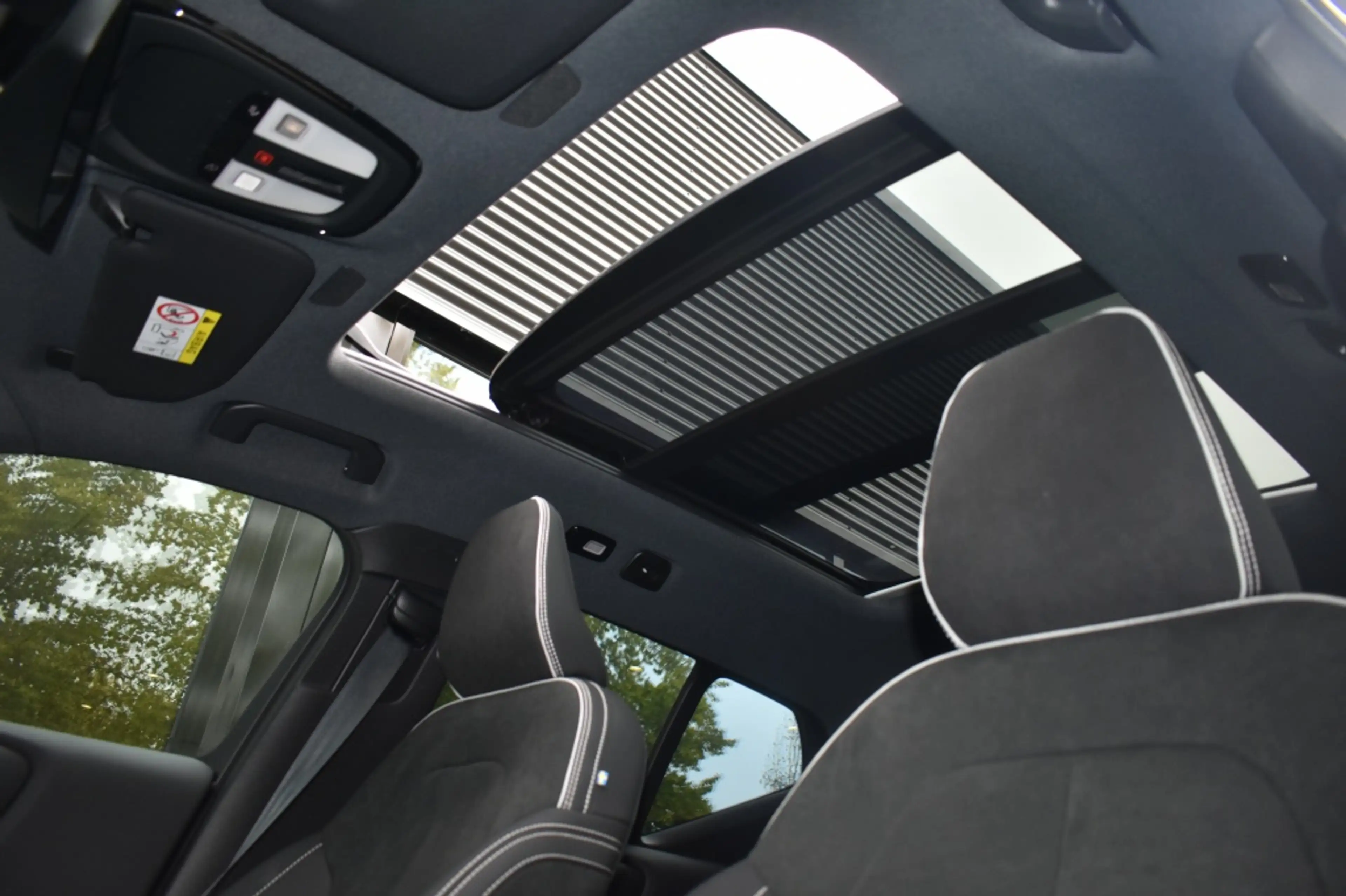Volvo XC40 B4 197pk Plus Dark | Lounge | Lighting | Trekhaak — photo 4
