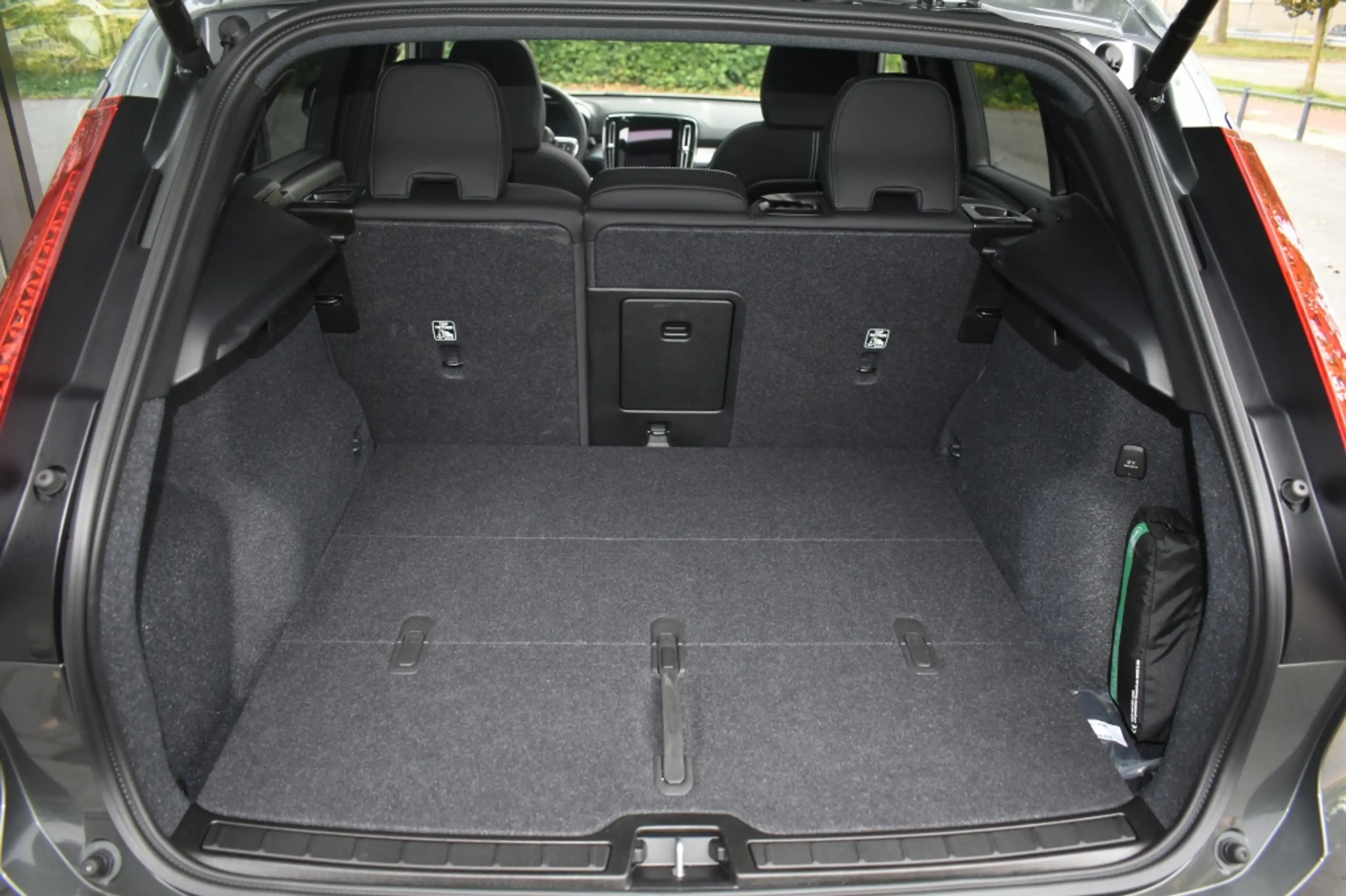 Volvo XC40 B4 197pk Plus Dark | Lounge | Lighting | Trekhaak — photo 33