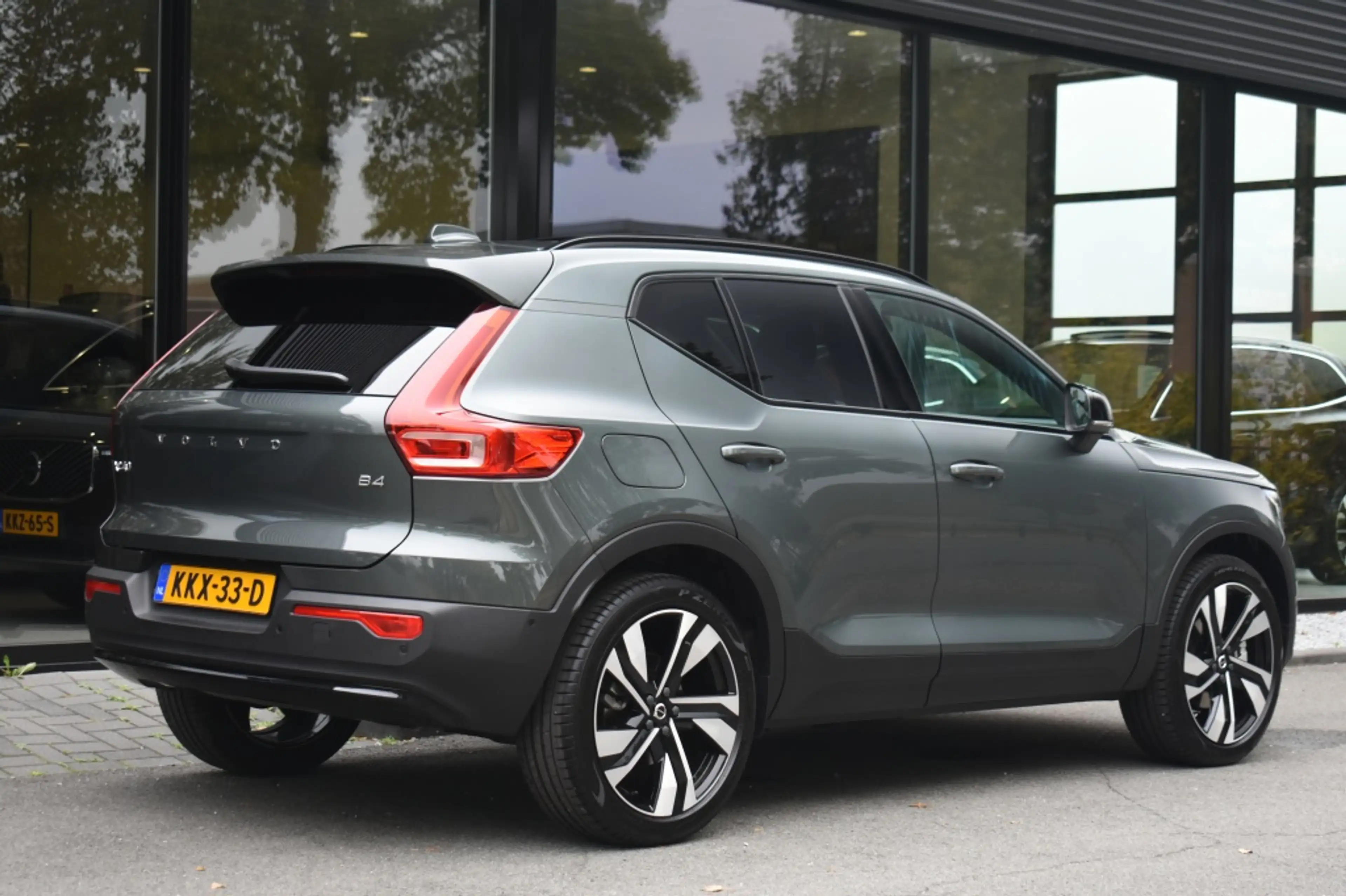 Volvo XC40 B4 197pk Plus Dark | Lounge | Lighting | Trekhaak — photo 2
