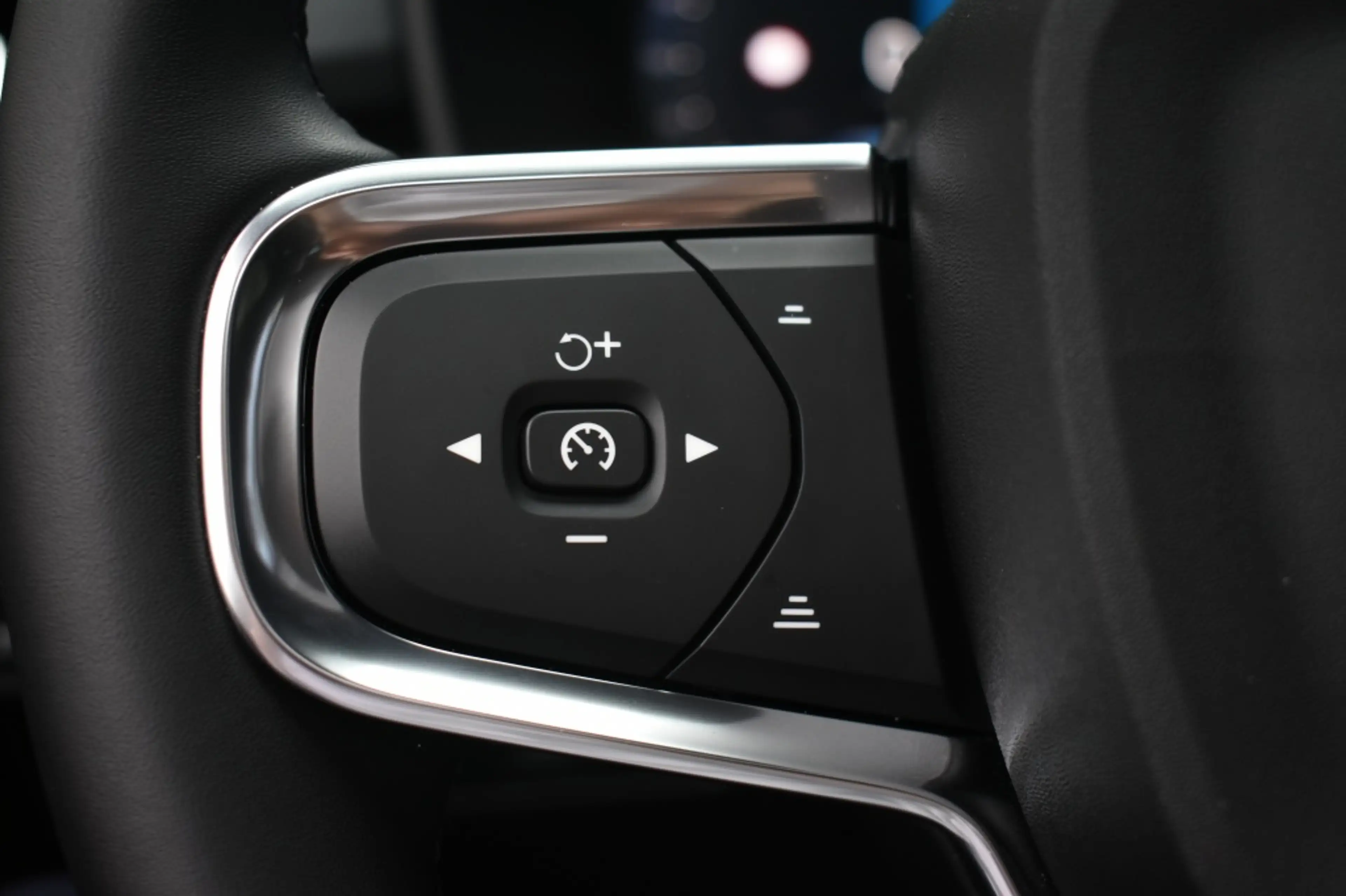 Volvo XC40 B4 197pk Plus Dark | Lounge | Lighting | Trekhaak — photo 18