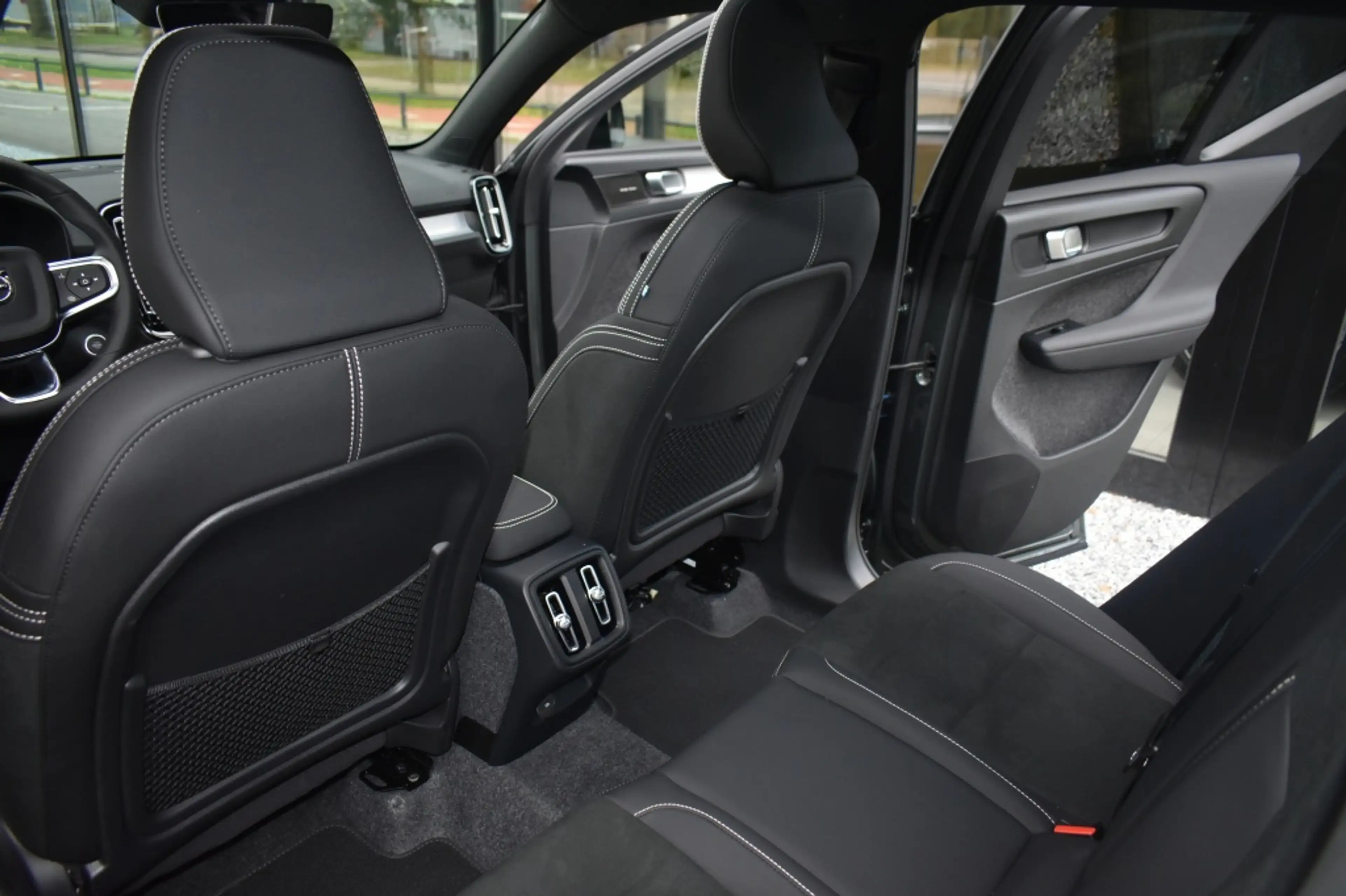 Volvo XC40 B4 197pk Plus Dark | Lounge | Lighting | Trekhaak — photo 5
