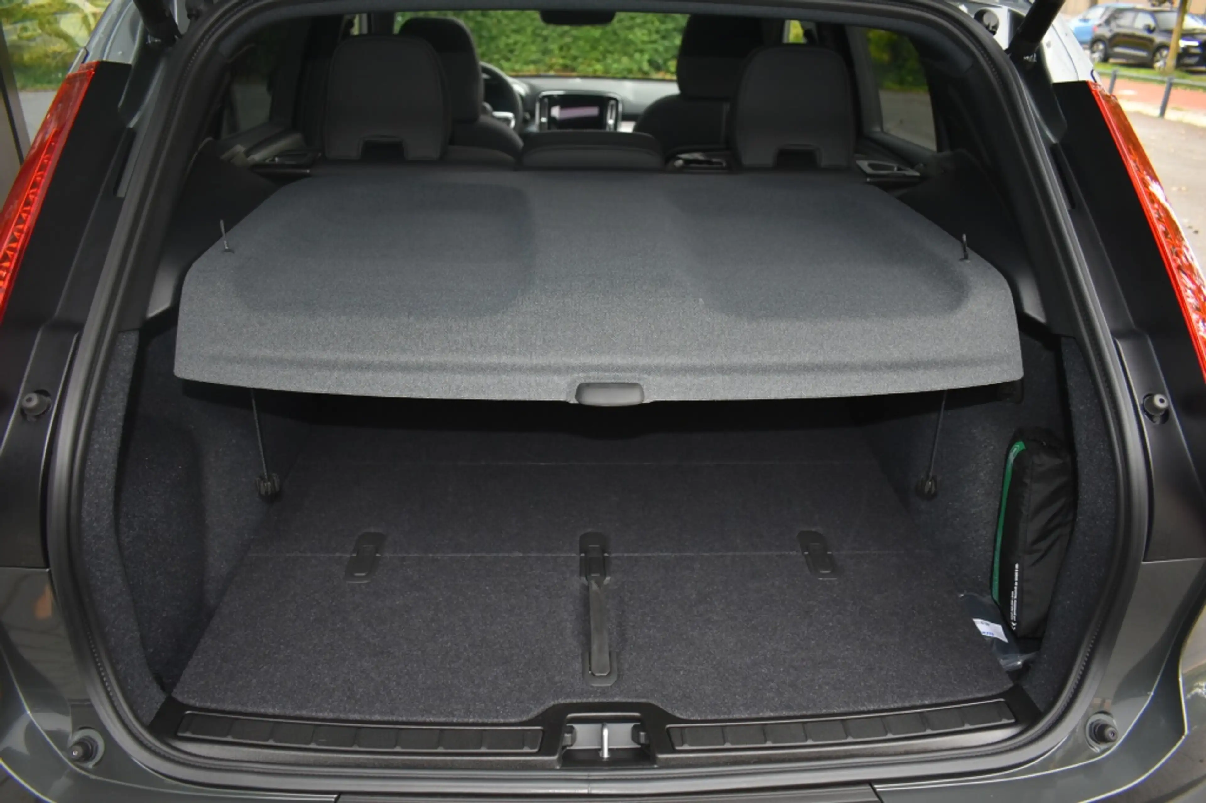 Volvo XC40 B4 197pk Plus Dark | Lounge | Lighting | Trekhaak — photo 32