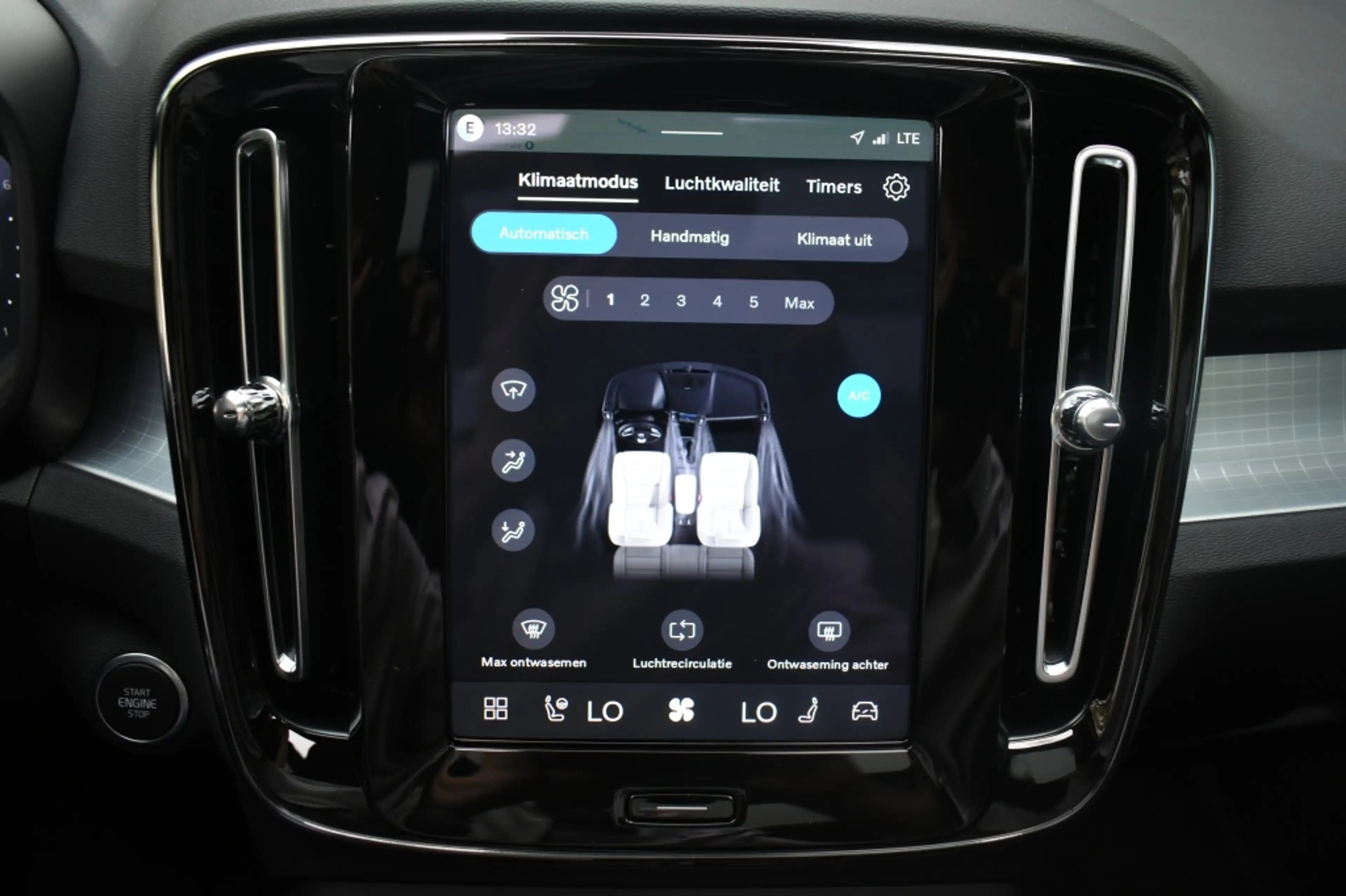 Volvo XC40 B4 197pk Plus Dark | Lounge | Lighting | Trekhaak — photo 23