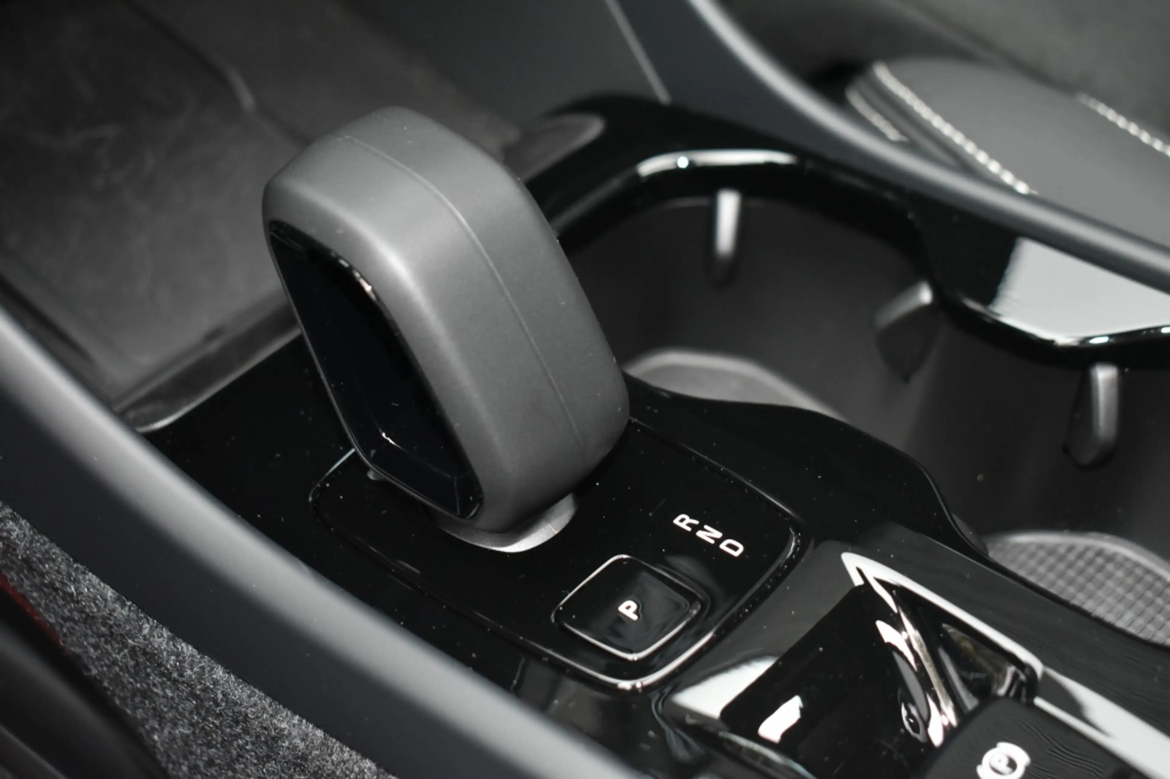 Volvo XC40 B4 197pk Plus Dark | Lounge | Lighting | Trekhaak — photo 31