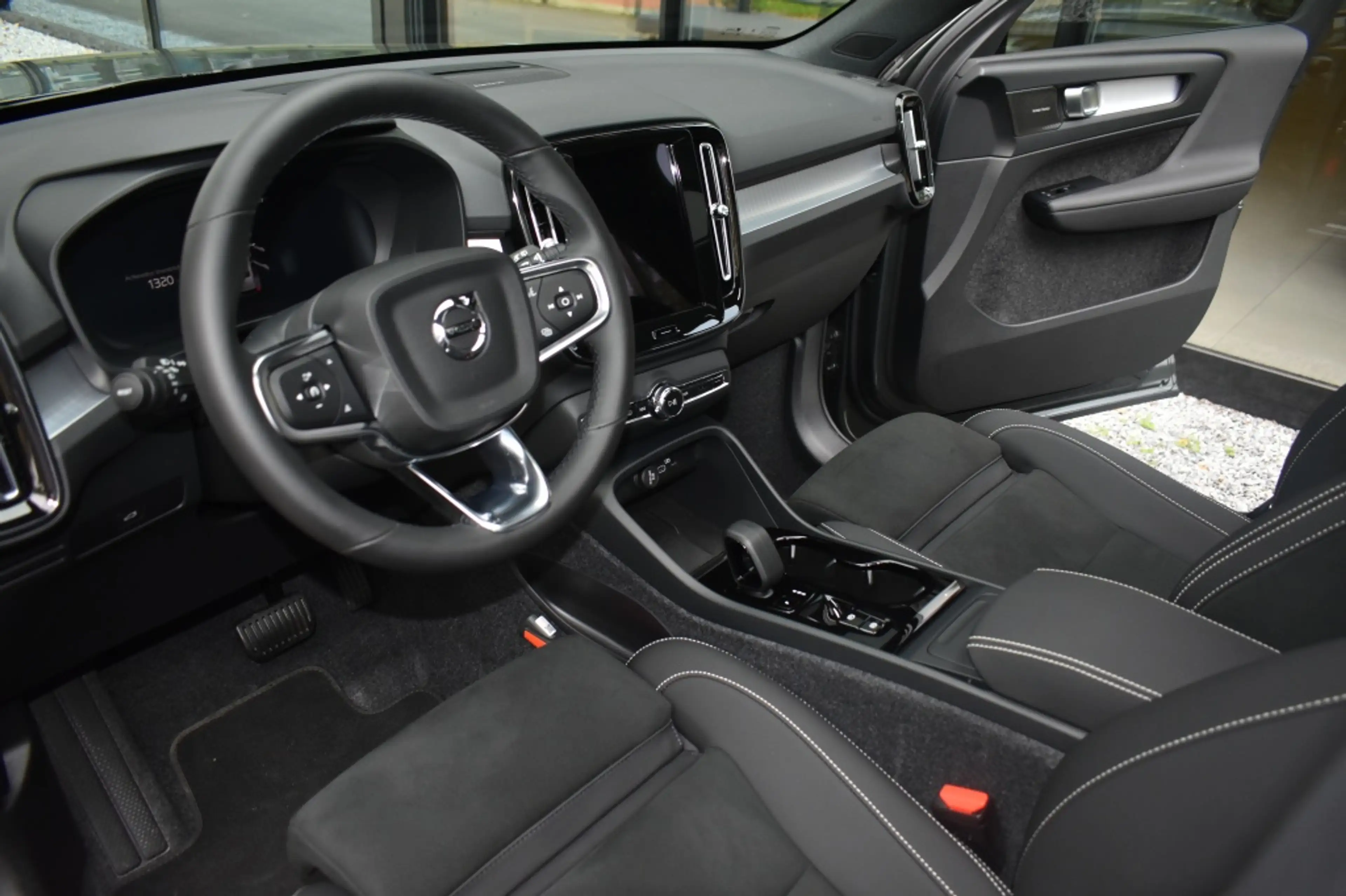 Volvo XC40 B4 197pk Plus Dark | Lounge | Lighting | Trekhaak — photo 3