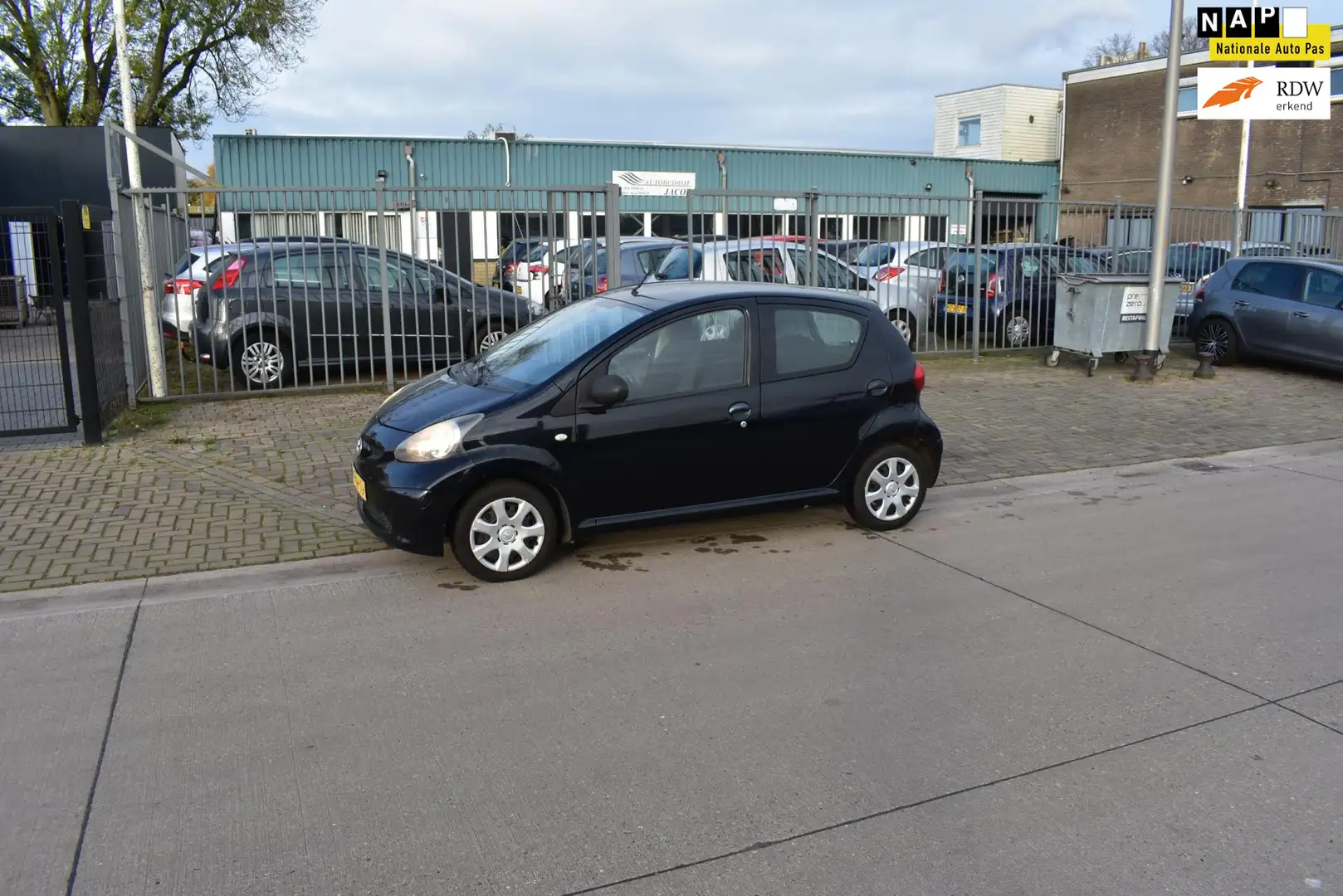 Toyota Aygo 1.0-12V Zwart - 1