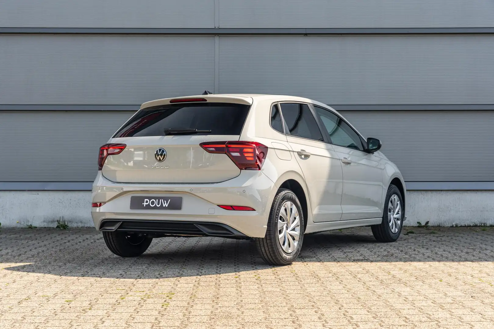 Volkswagen Polo 1.0 MPI 80pk Edition | Cruise Control | DAB Ontvan Grijs - 2