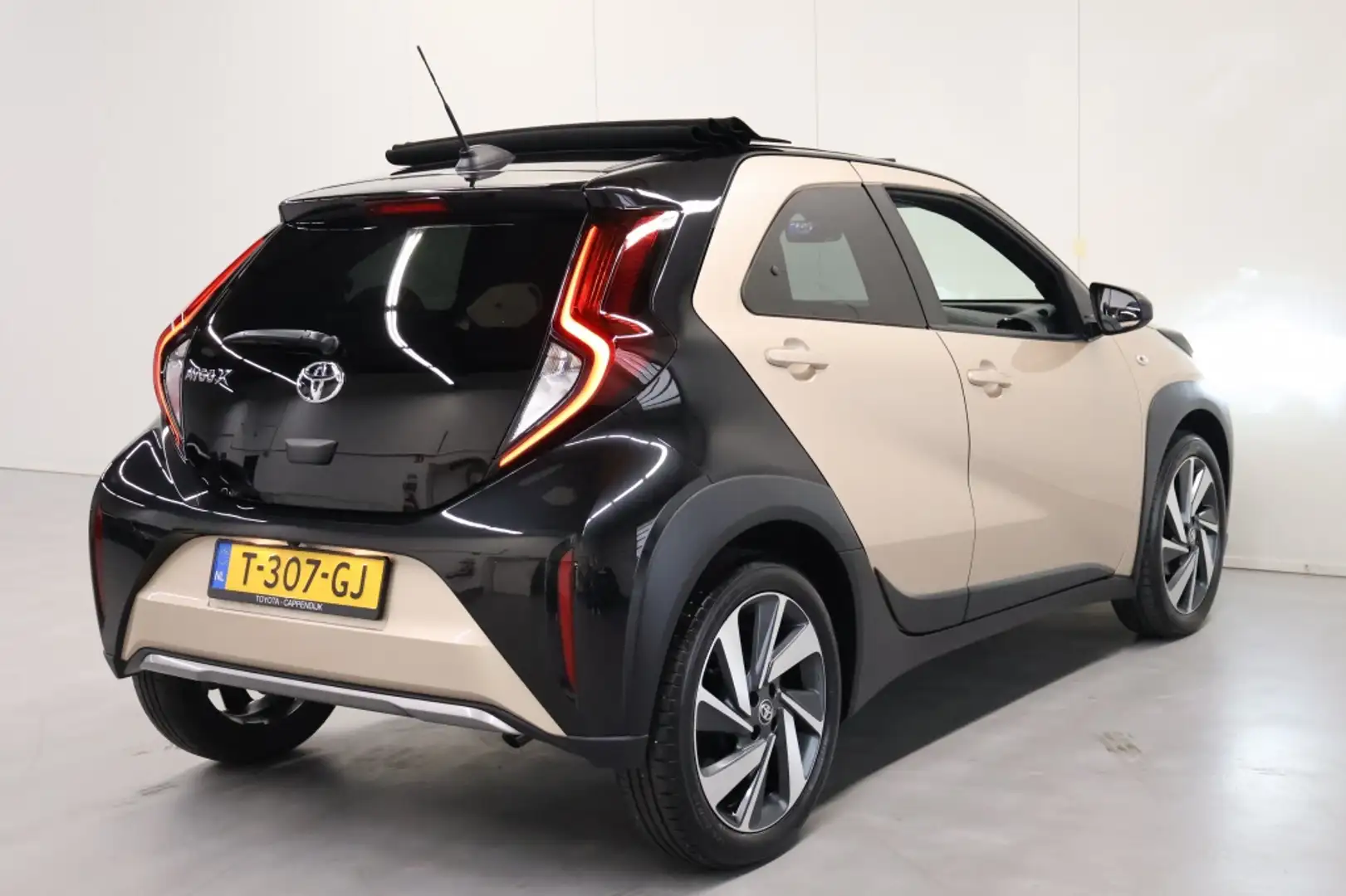 Toyota Aygo X 1.0 VVT-i S-CVT Envy Marrone - 2