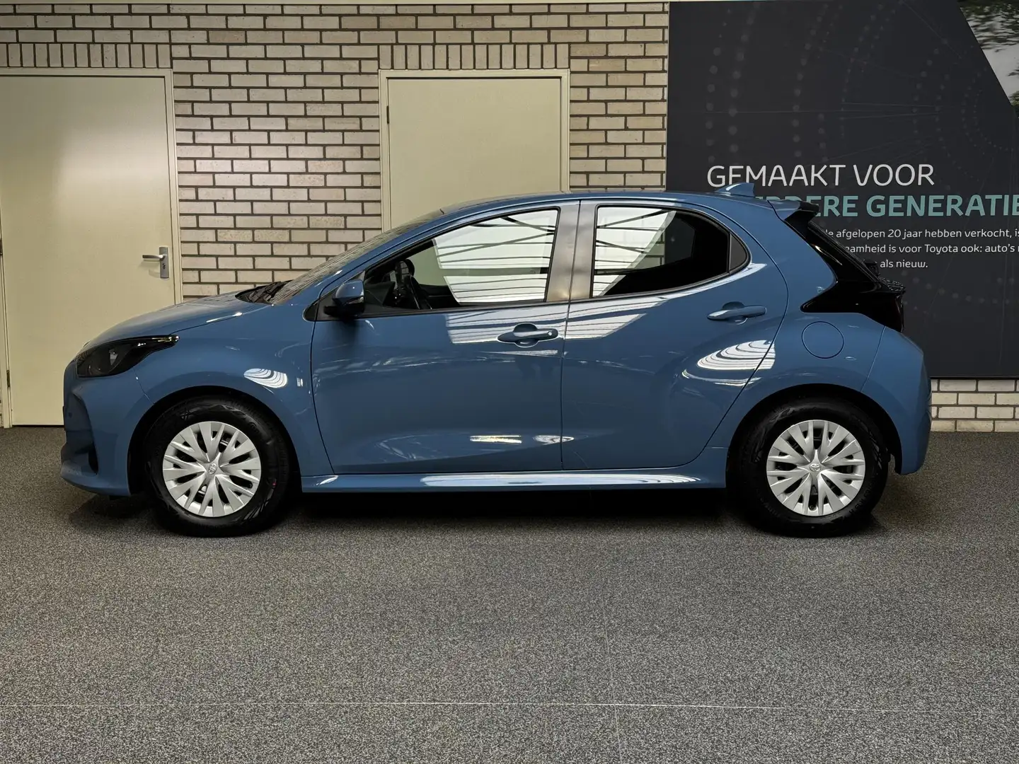 Toyota Yaris 1.5 Hybrid Active automaat Bleu - 2