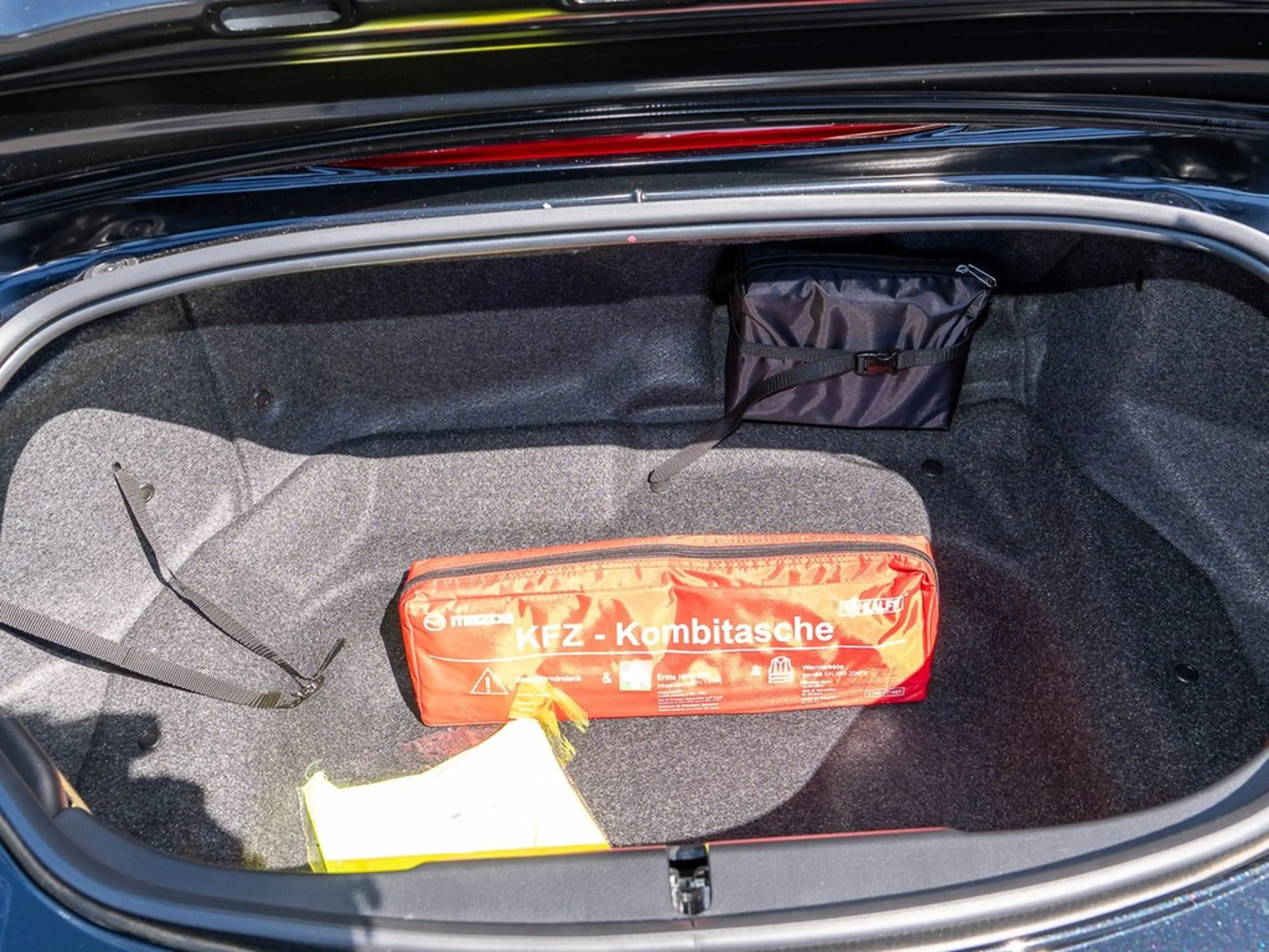Mazda MX-5 Kazari LED, Navi, Kamera — photo 7