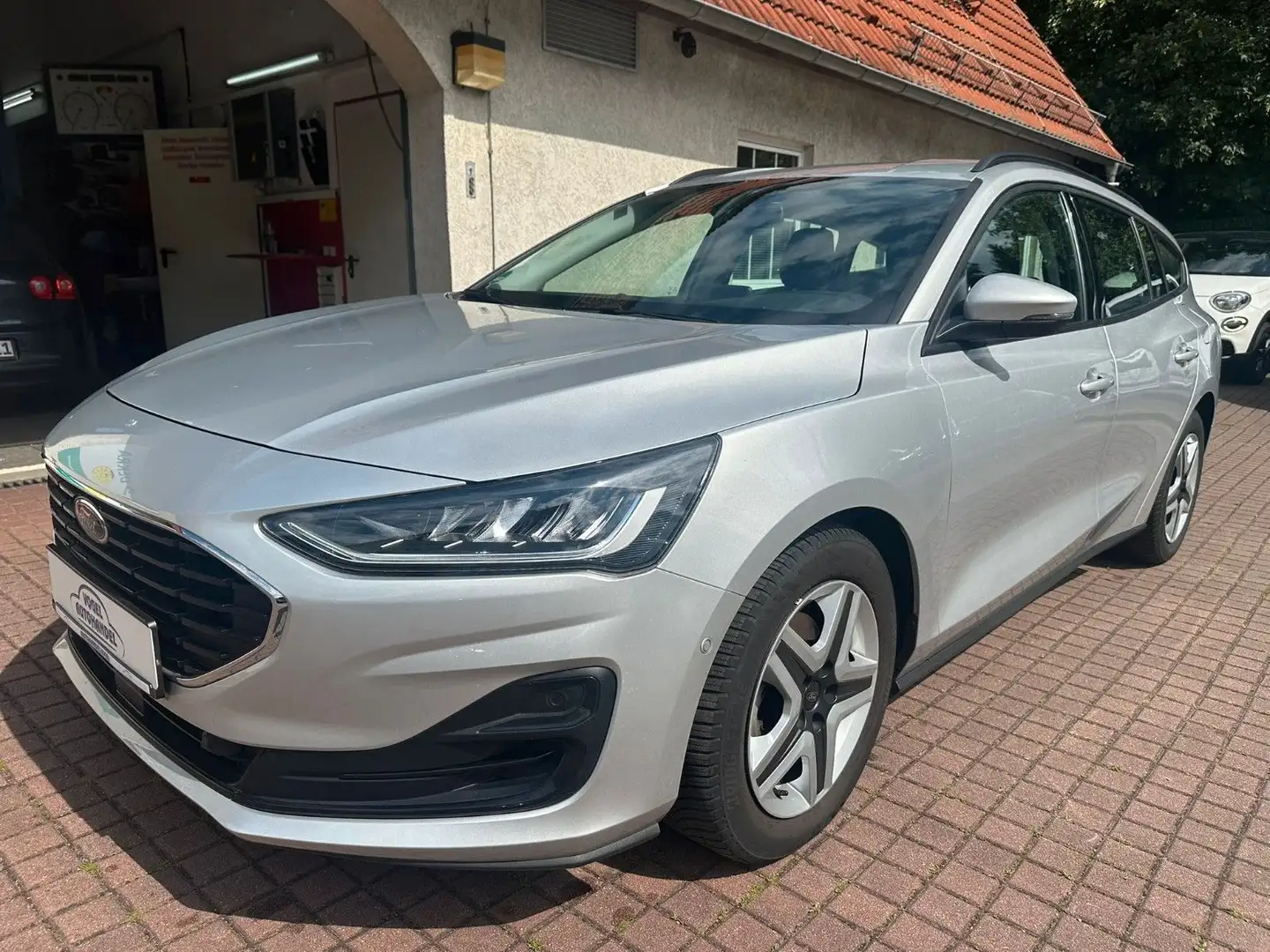 Ford Focus Turnier Cool & Connect*AUT*SITZHZG*WENIG K Silber - 1