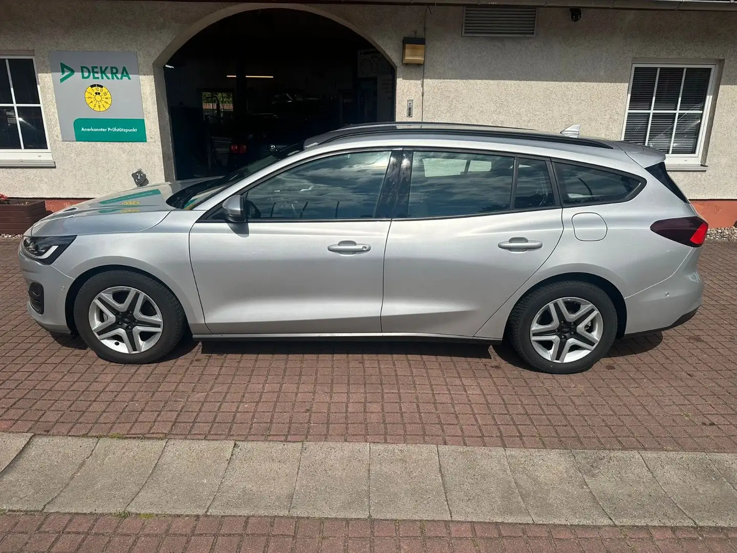Ford Focus Turnier Cool & Connect*AUT*SITZHZG*WENIG K Silber - 2
