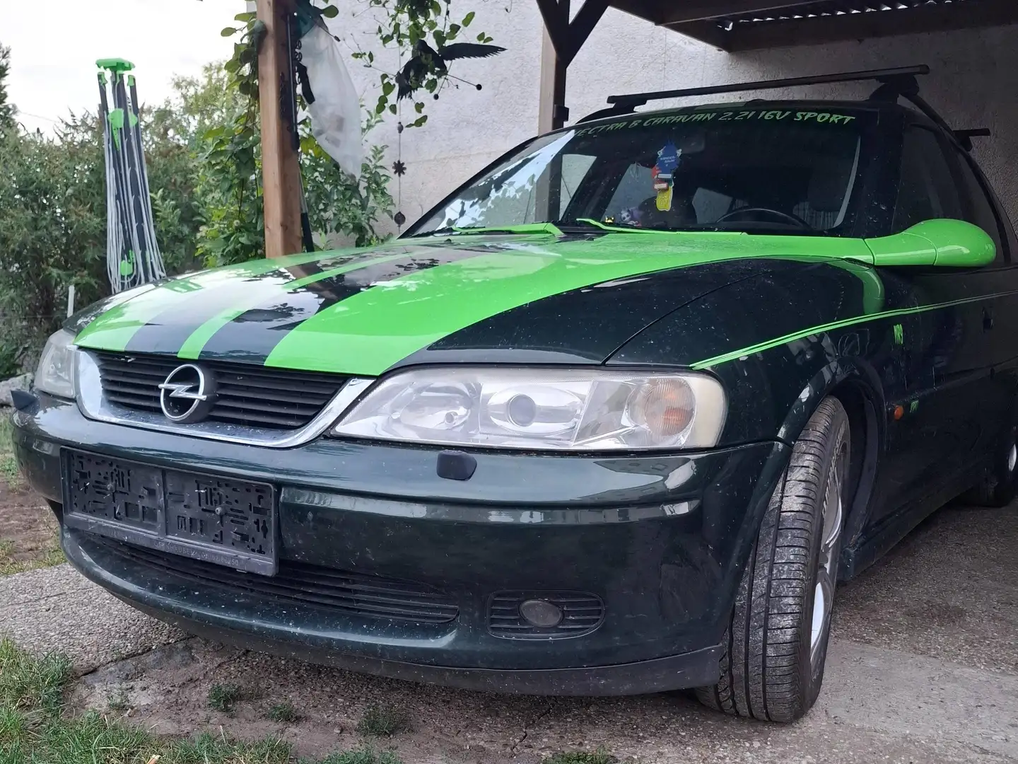 Opel Vectra Vectra Caravan Sport 2,2i 16V Grün - 1