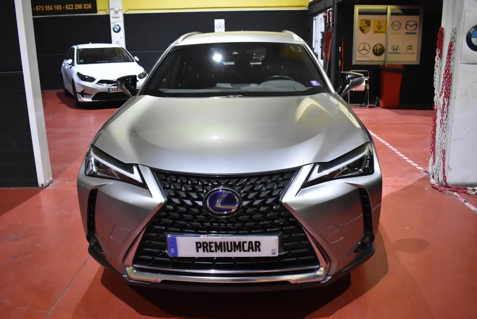Lexus UX 250h Business Navigation 2WD Grau - 2