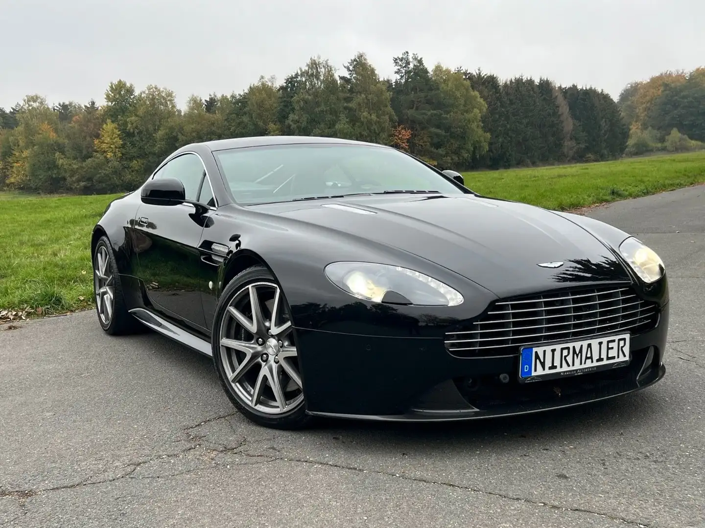 Aston Martin V8 S, Carbon, B&O, SHZ, TOP Negro - 1