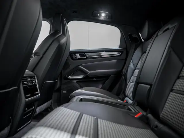 Porsche Cayenne view 23
