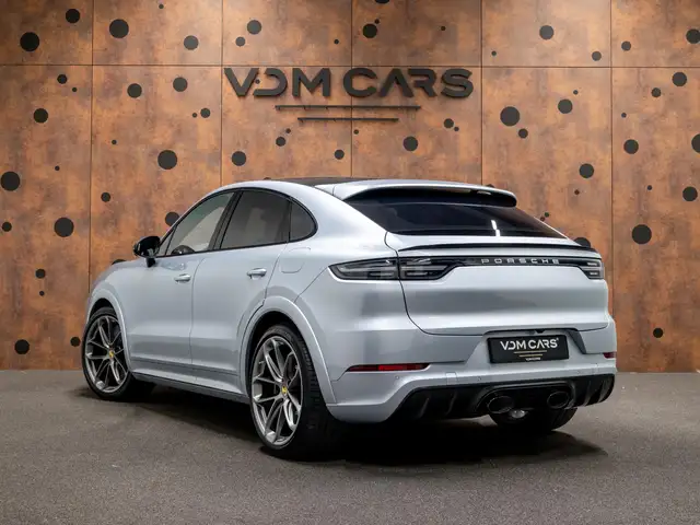 Porsche Cayenne view 3