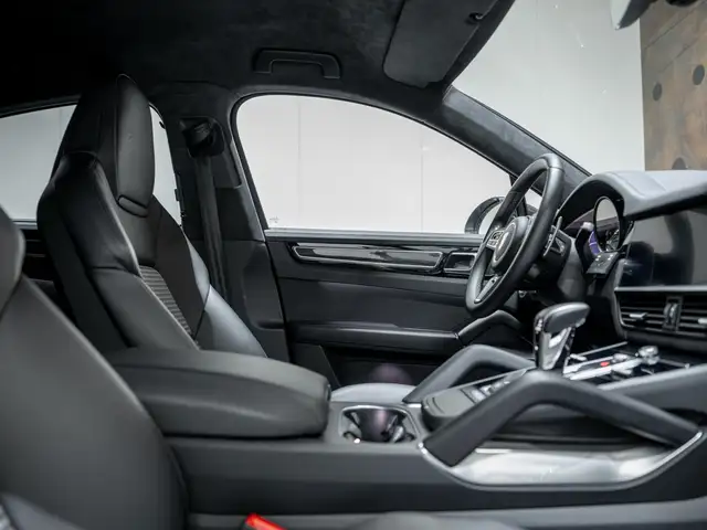 Porsche Cayenne view 17