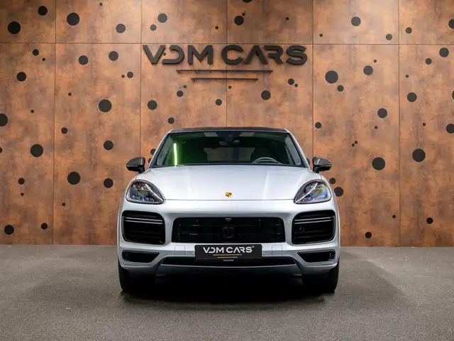 Porsche Cayenne view 8