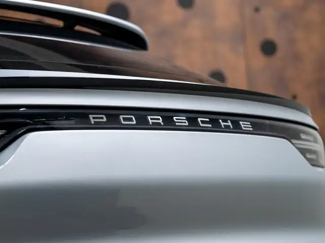 Porsche Cayenne view 11