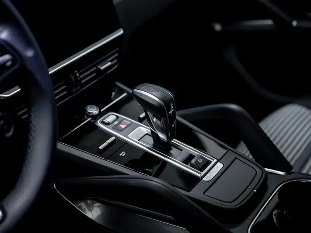 Porsche Cayenne view 24