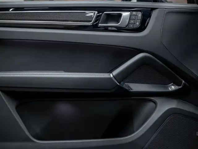 Porsche Cayenne view 27