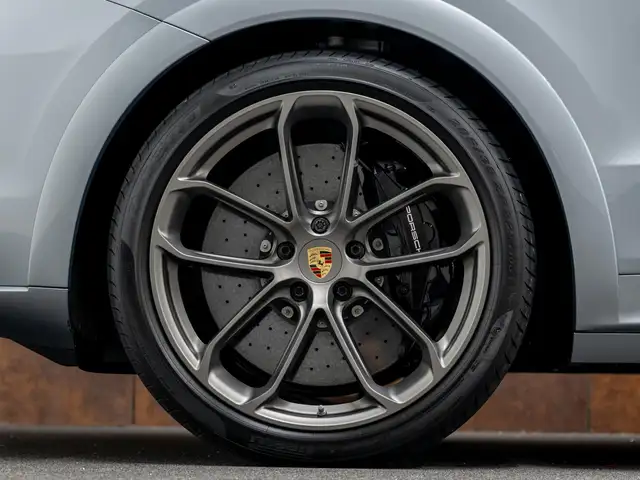 Porsche Cayenne view 12