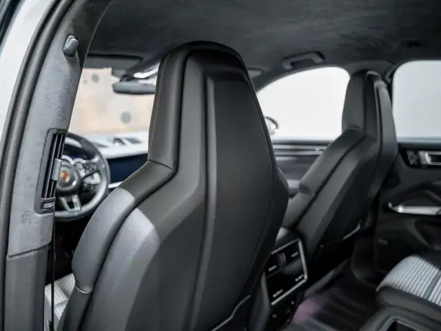 Porsche Cayenne view 22