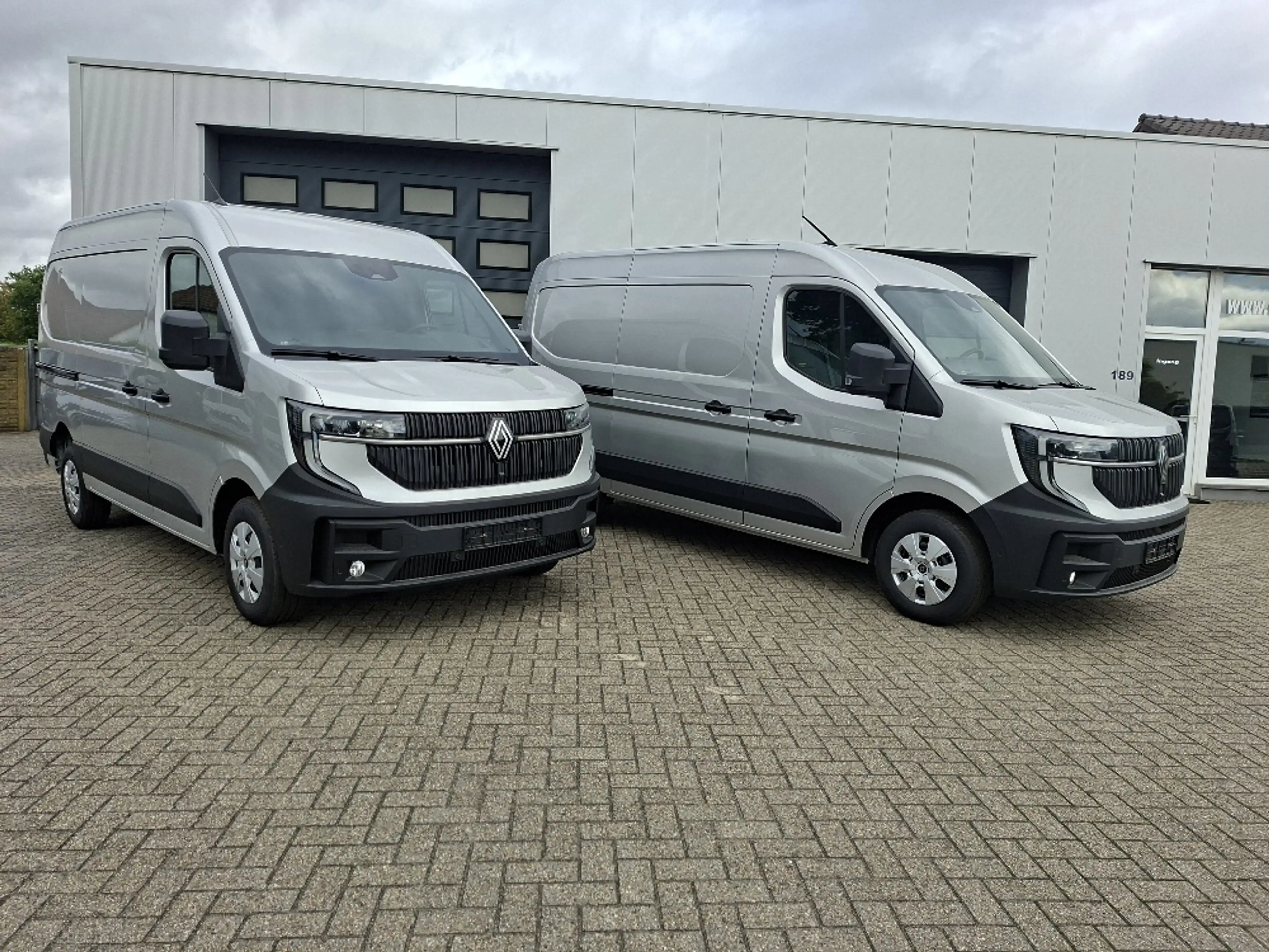 Renault Master L2H2 NIEUW 0KM AUT en MAN 170pk STOCK