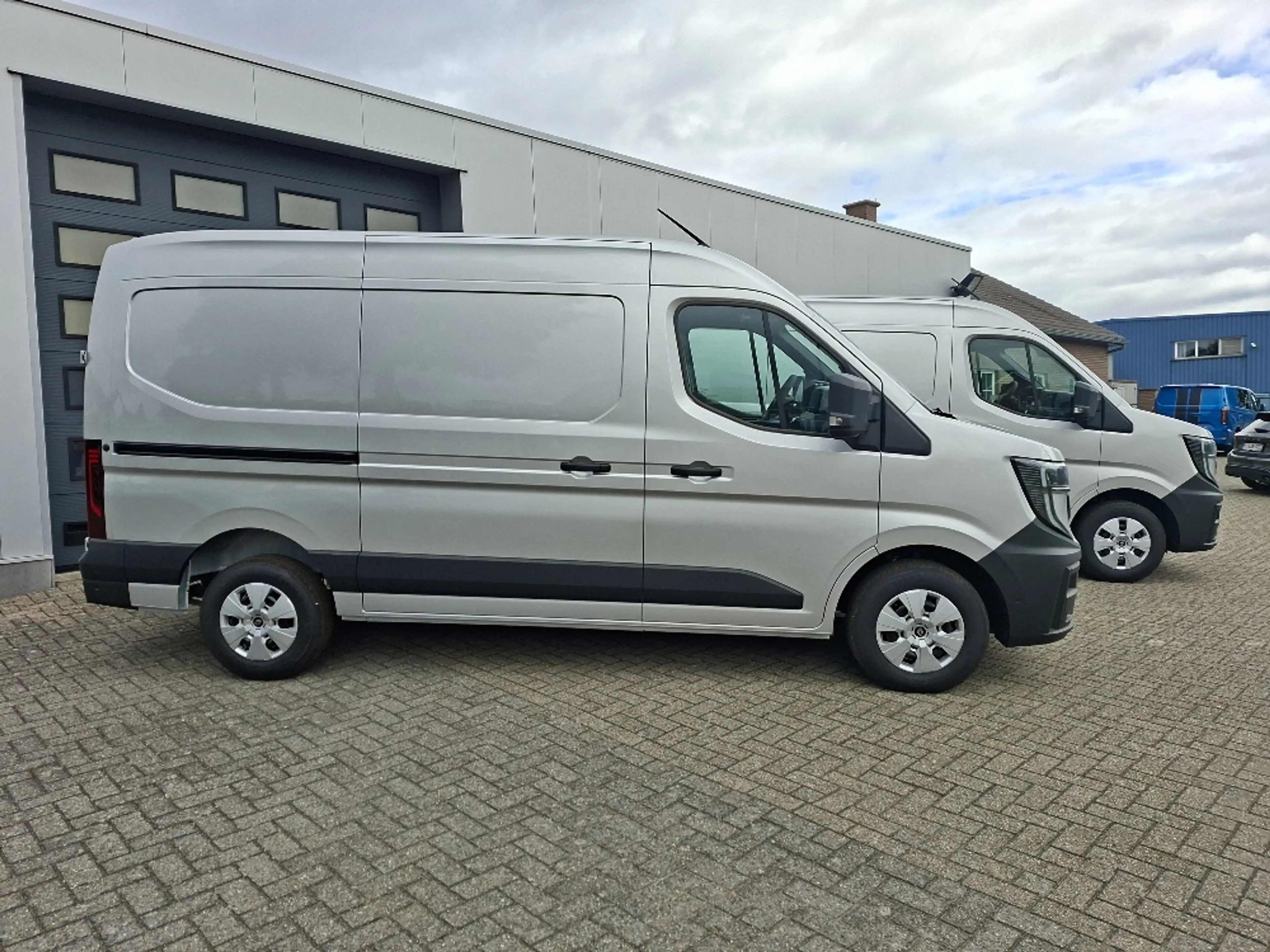 Renault Master L2H2 NIEUW 0KM AUT en MAN 170pk STOCK — photo 2