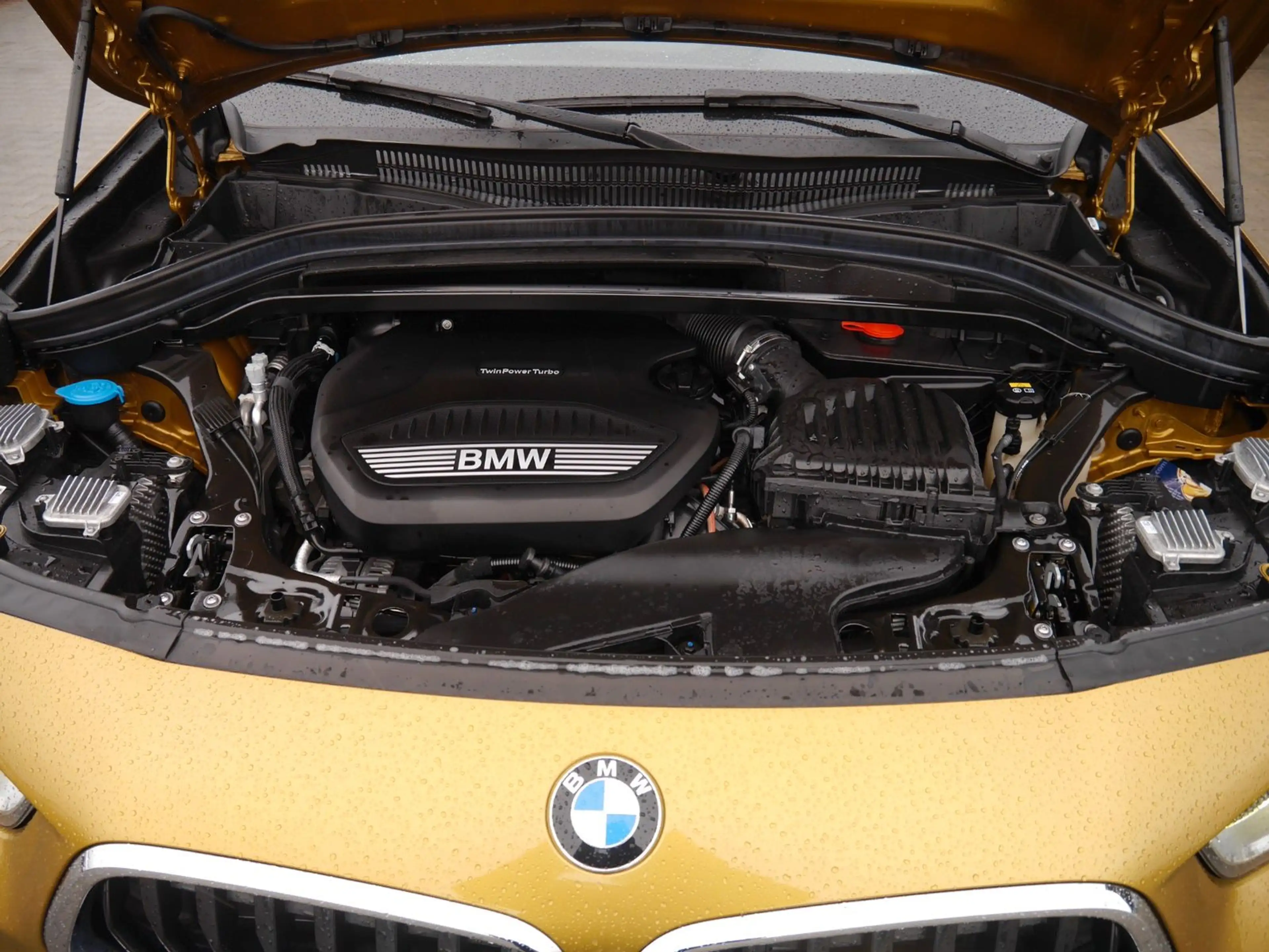 BMW X2 sDrive 18 d M-Paket  Navi/LED/SHZ/Kamera — photo 14