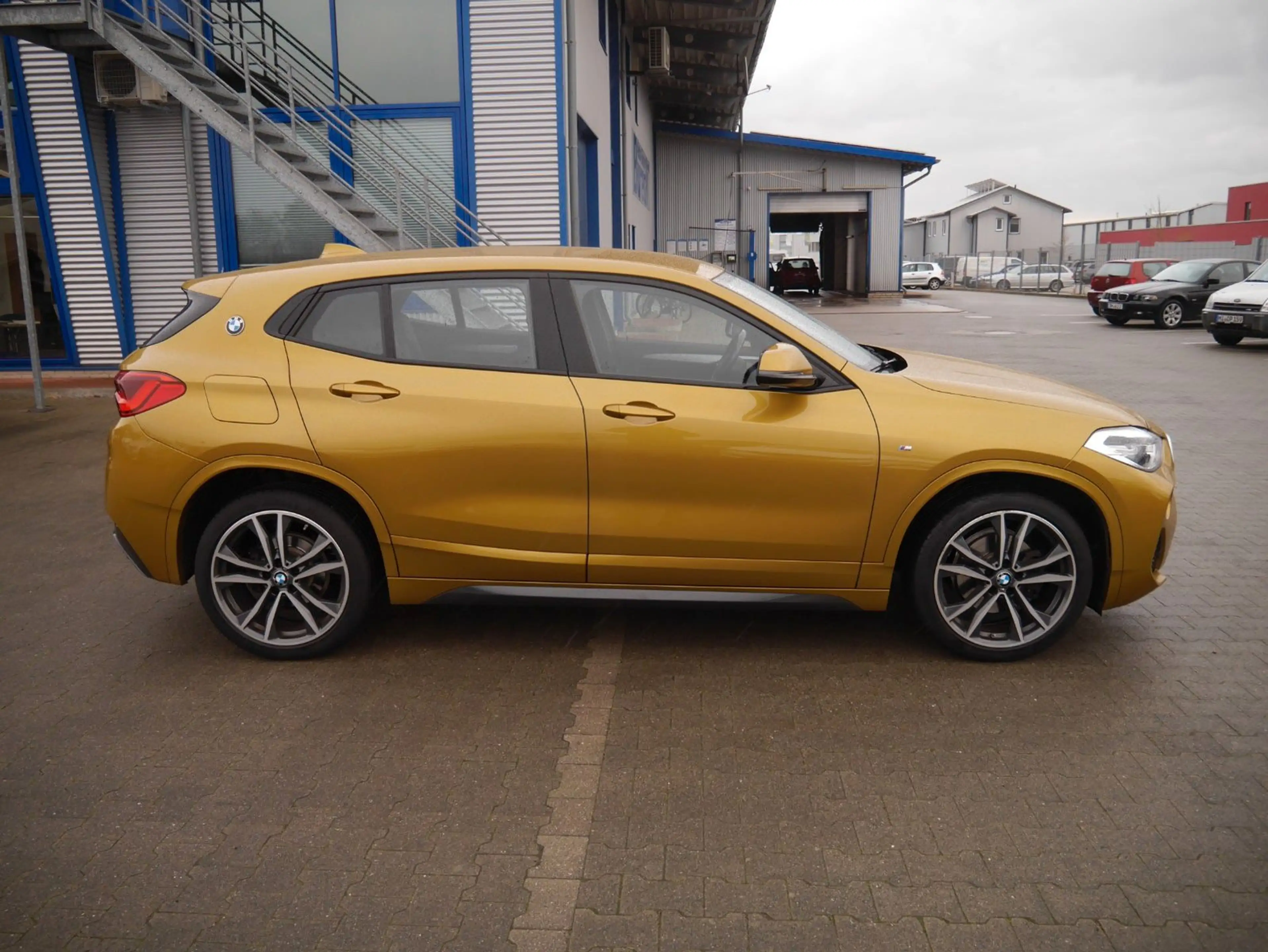 BMW X2 sDrive 18 d M-Paket  Navi/LED/SHZ/Kamera — photo 11
