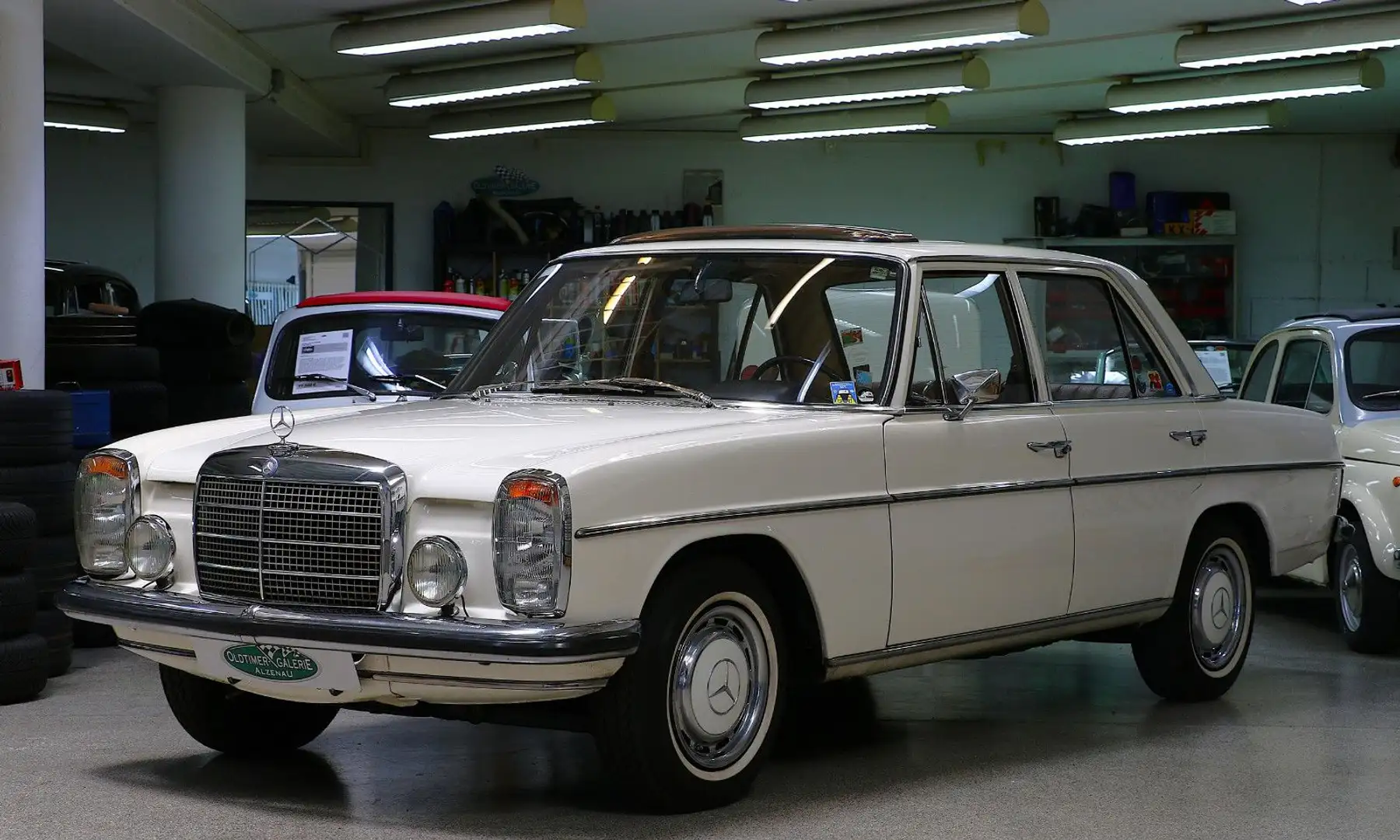 Mercedes-Benz 200 /8 Blanc - 1
