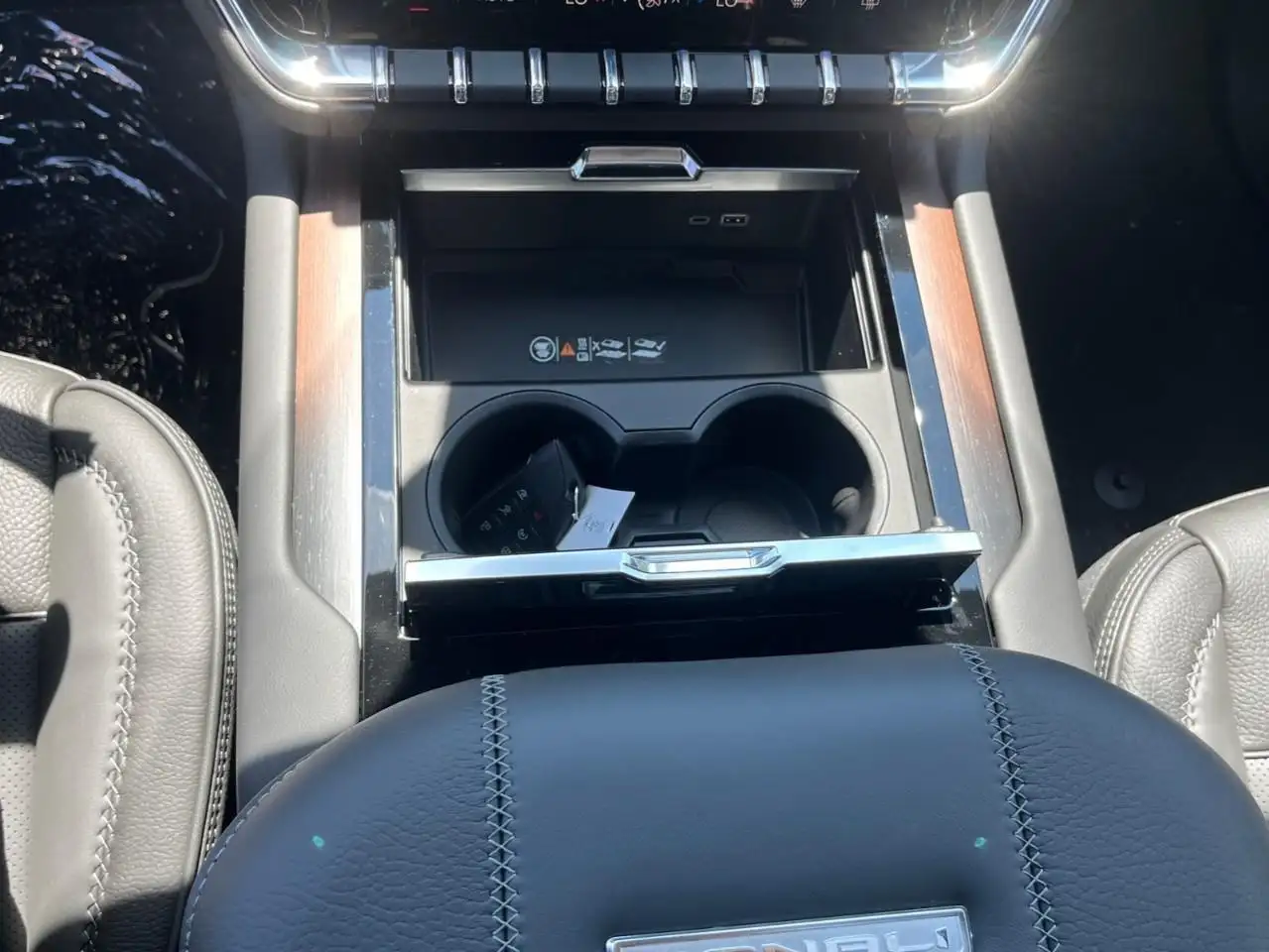 GMC Yukon снимка GMC Yukon