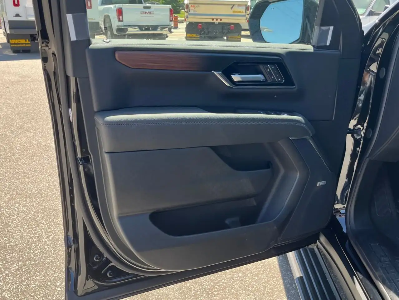 GMC Yukon снимка GMC Yukon
