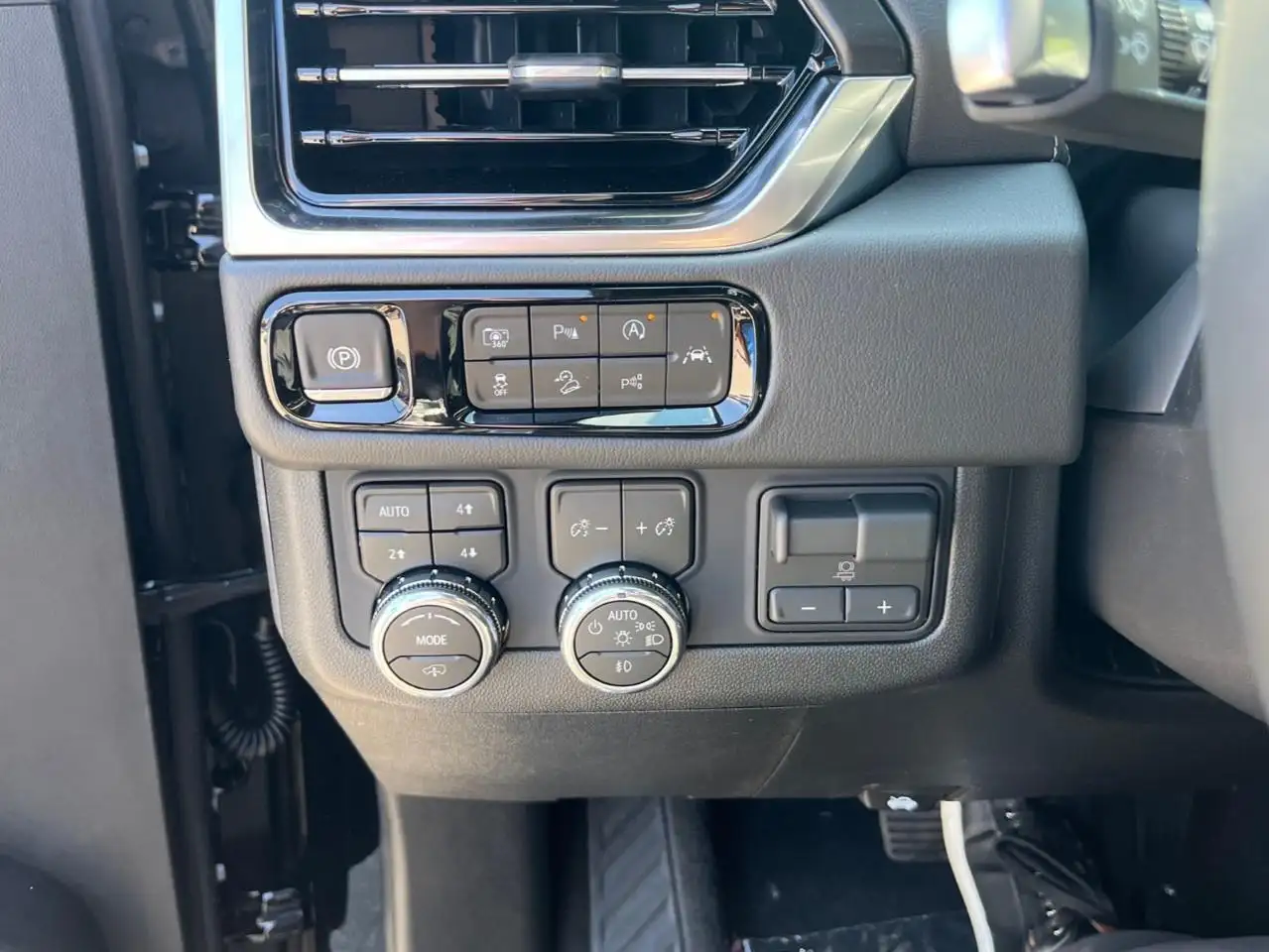 GMC Yukon снимка GMC Yukon