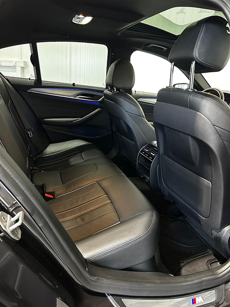 BMW 518 d Aut.//M-Paket//SCHIEBEDACH//HEAD-UP//MEMORY//... — photo 11