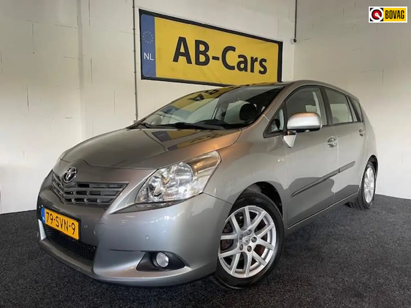 Toyota Verso 1.8 VVT-i Business Automaat Grijs - 1