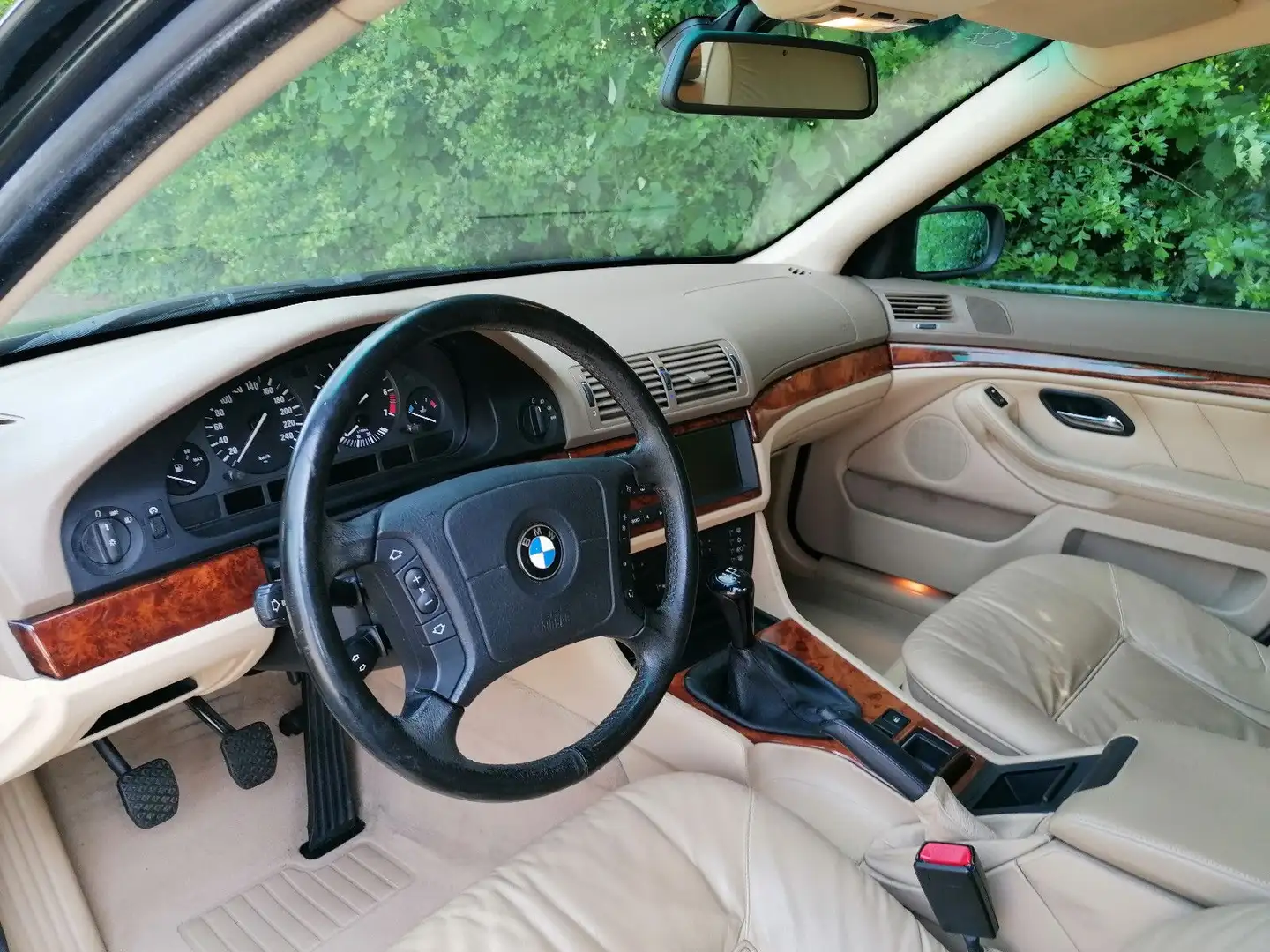 BMW 528 i 1Hd Xen*NappaKomfort*MFahrw*Servotro*BMW SH Чорний - 2