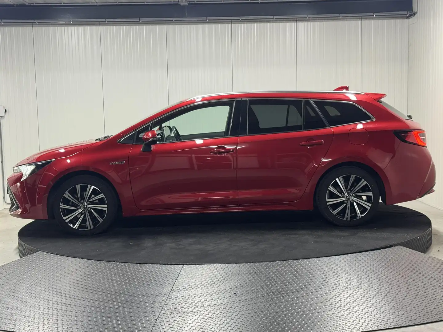 Toyota Corolla Touring Sports 1.8 Hybrid Business Plus Trekhaak C Rouge - 2