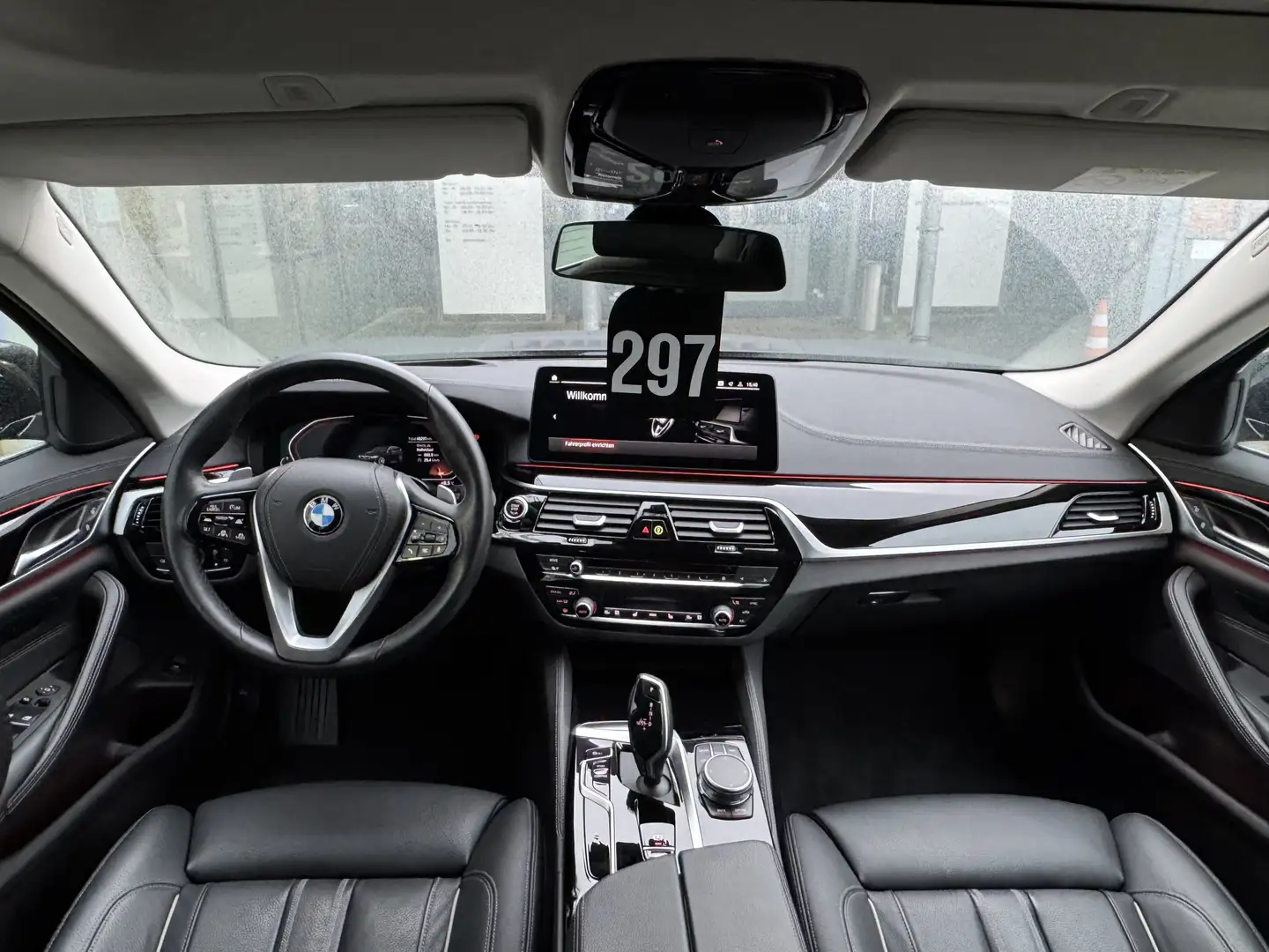 BMW 530 i xDrive Tour Luxury AHK PANO HuD DA-Pro RFK Schwarz - 2