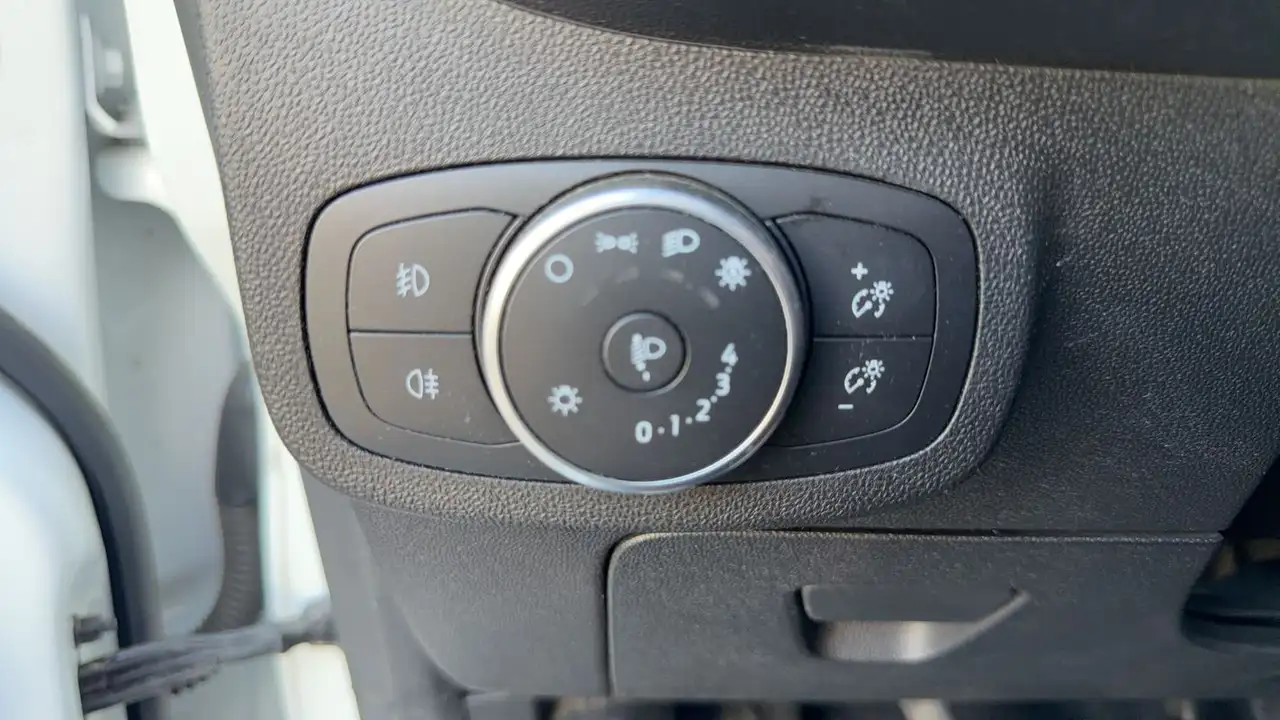 Ford Fiesta Active — photo 28