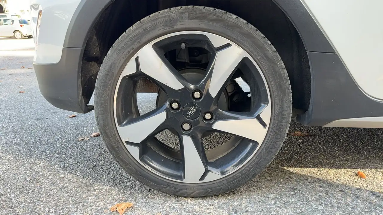 Ford Fiesta Active — photo 16