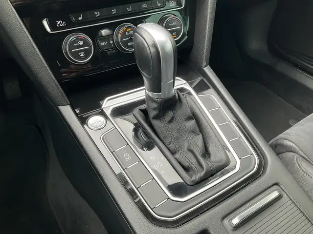 Volkswagen Passat view 7