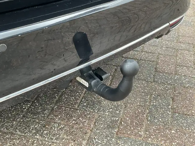 Volkswagen Passat view 4