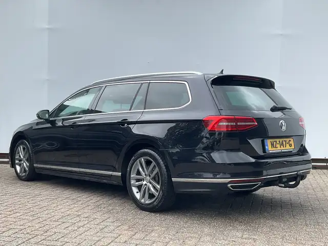 Volkswagen Passat view 2