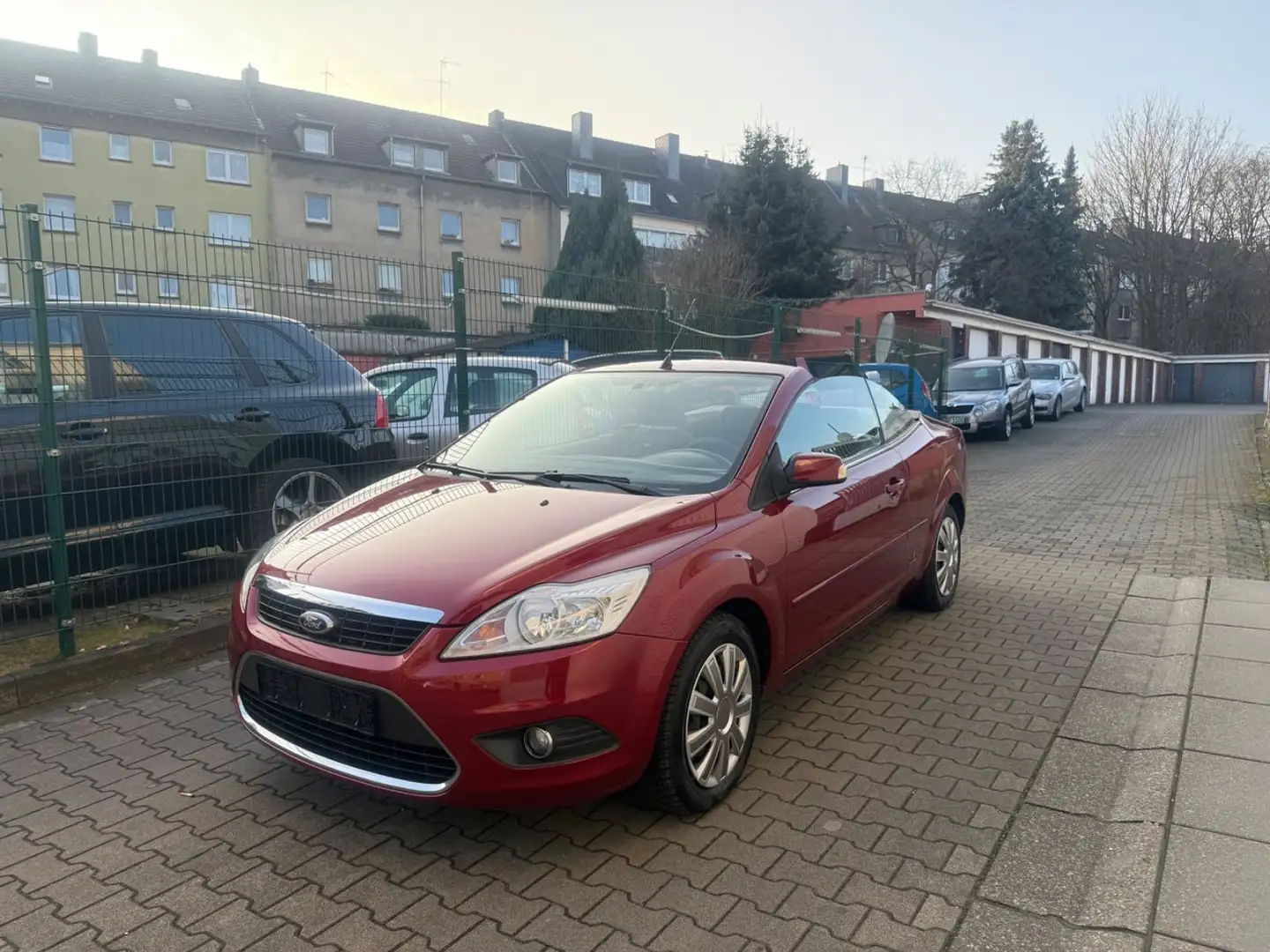Ford Focus Cabrio Trend TÜV NEU*SEHR SAUBER Rot - 1