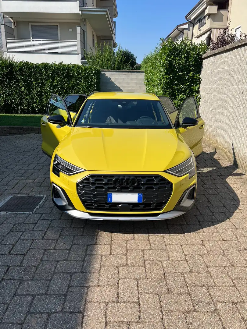 Audi Audi A3 Allstreet TSFI Желтый - 1